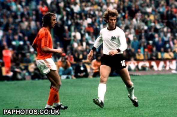 http://www.fifawallpaper.com/fifa-world-cup-1974-germany-wallpaper-final-west-germany-vs-netherlands/
